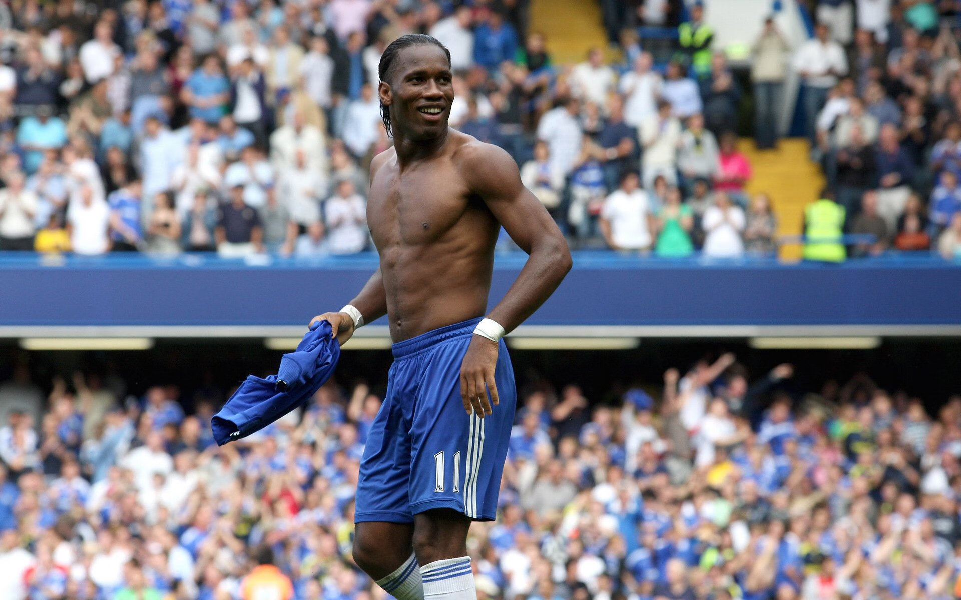 霍勒迪之夜，当沉默领袖在季后赛的聚光灯下定义胜利